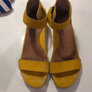 Gentle Souls yellow suede 9.5